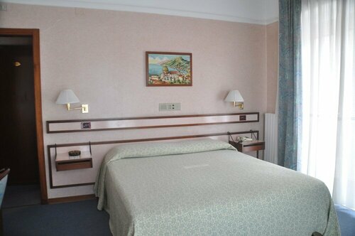 Albergo Fiorenza, Book Hotel Hoteller i Salerno med parkering, Parkering