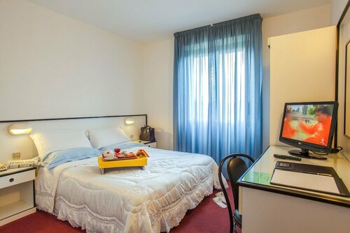 Hotel Quadrifoglio, Забронировать Отель Отели Кальяри 3 звезды, 3*
