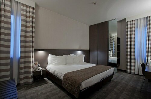 Hotel Ovest, Забронировать Отель Пьяченца Эмилия-Романья