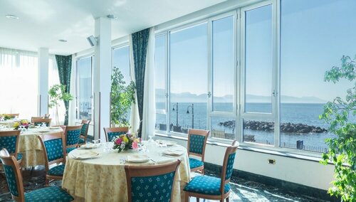 Hotel Holidays, Забронировать Отель Торре-дель-Греко Кампания