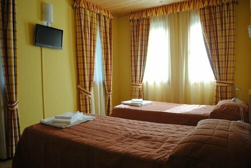 Hotel Chalet Casa Cesana, Забронировать Шале Чезана-Торинезе Val di Susa, рядом с Кресельный подъёмник Рафуель