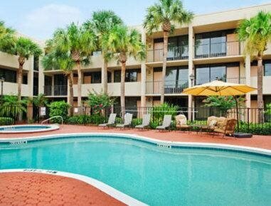 Days Inn & Suites by Wyndham Orlando Airport, Rezervați Hotel Orlando Kissimmee