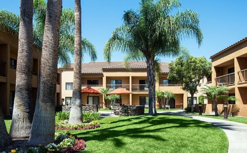 Courtyard by Marriott Anaheim Resort/Convention Center, Забронировать Отель Буэна-Парк Disneyland California, рядом с Парк развлечений Knott's Berry Farm