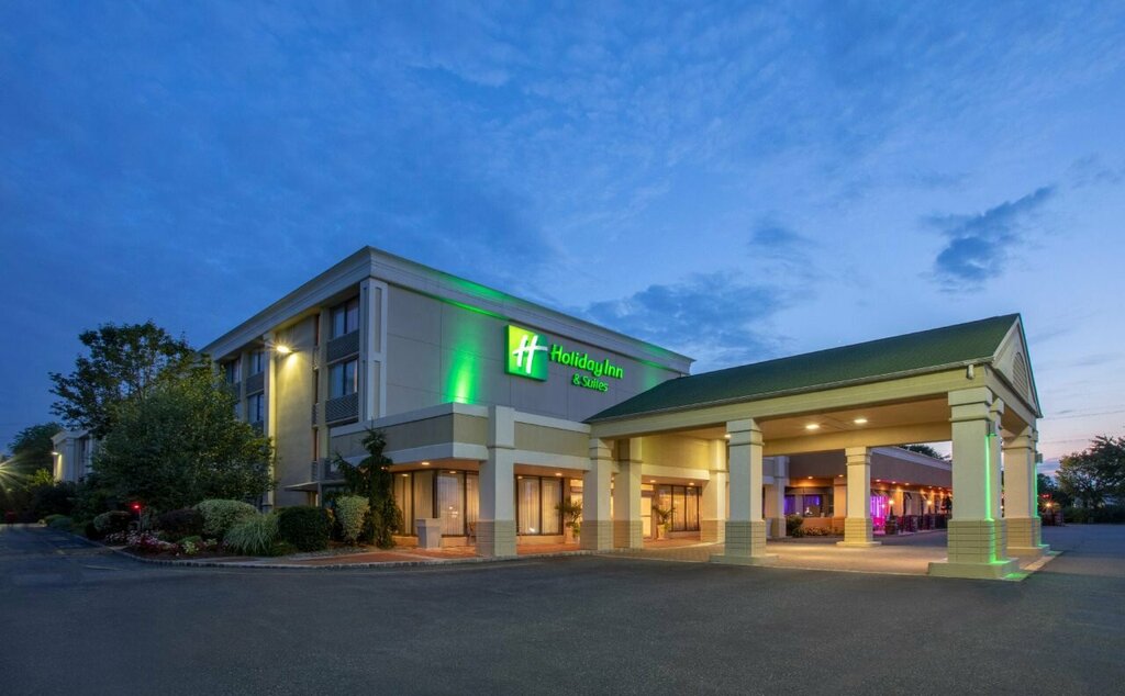Holiday Inn & Suites Parsippany Fairfield