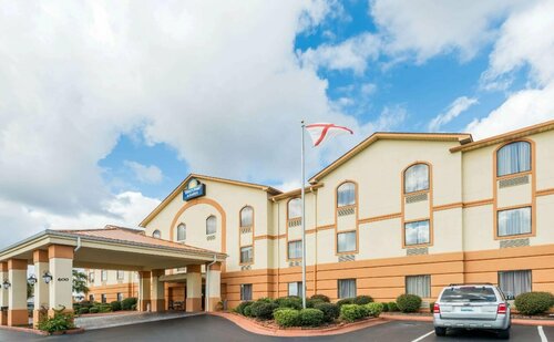 Days Inn & Suites by Wyndham Prattville-Montgomery, Réserver Hôtel Hôtels à Alabama avec parking, Parking