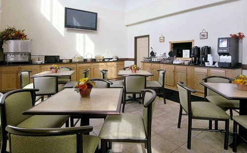 Super 8 by Wyndham Bowling Green North, Забронировать Мини-отель Боулинг-Грин Кентукки