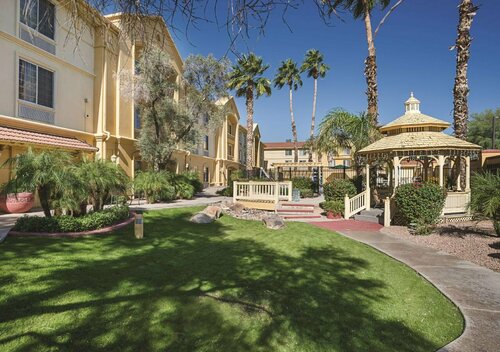 La Quinta Inn & Suites by Wyndham Phoenix Scottsdale, Забронировать Отель Скотсдейл Phoenix Metropolitan Area