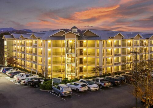 Bear Mount Inn & Suites, Забронировать Отель Отели Пиджен-Фордж с парковкой, рядом с Toy Box Mini Golf, Парковка