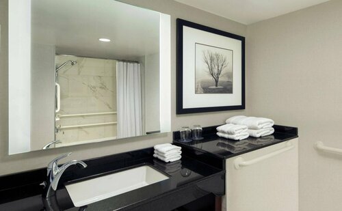 Sheraton West Des Moines, Prenota Hotel West Des Moines Iowa