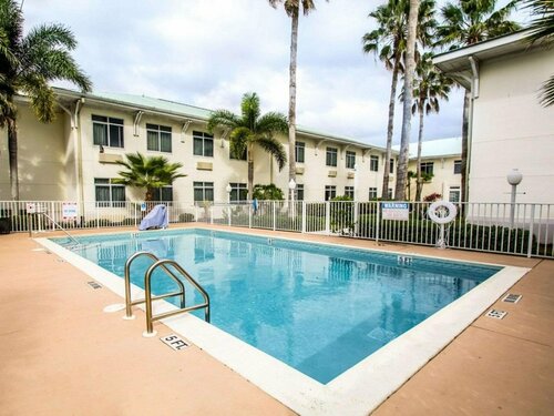 MainStay Suites at PGA Village, Забронировать Отель Отели штата Флориды с завтраком, Завтраки
