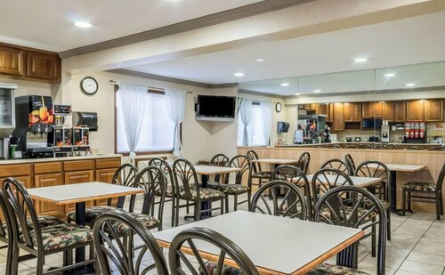 Econo Lodge Sioux Falls North, Забронировать Отель Отели штата Южной Дакоты с парковкой, Парковка