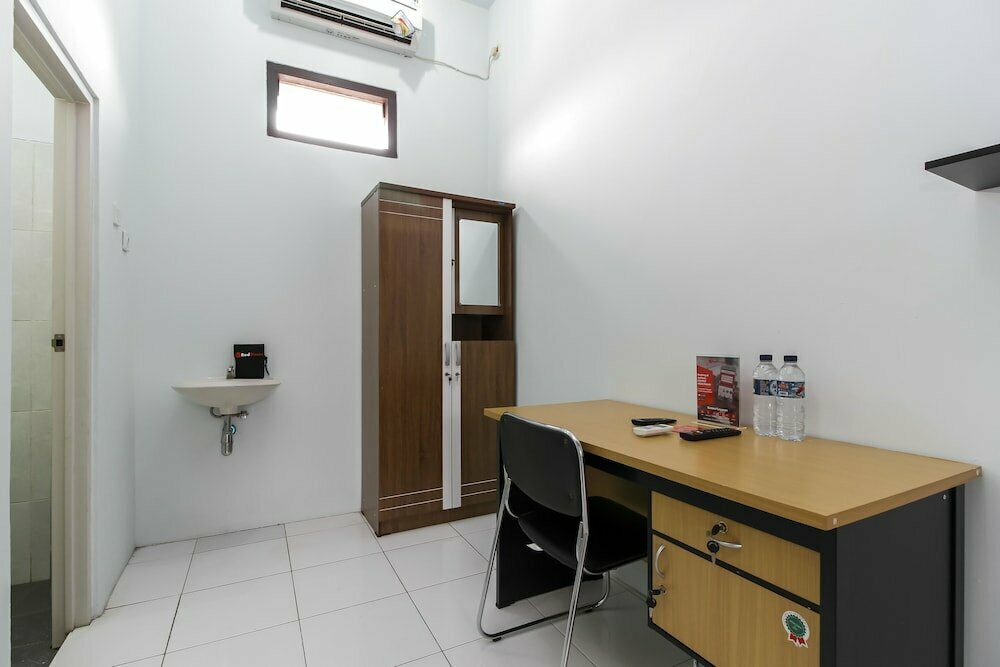 RedDoorz @ Jagakarsa 2