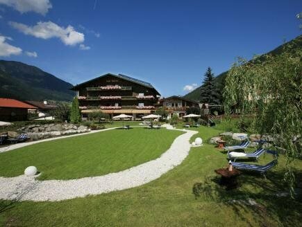 Familien- & Vitalhotel Auenhof, Забронировать Отель Отели Фульпмес с бассейном, рядом с Подъемник Ронниз Теллерлифт, Бассейн