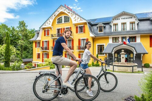 Les Trésoms Lake and Spa Resort, Забронировать Курортный отель Отели Анси с парковкой, Парковка