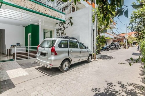 Kuta Station Hotel & Spa by Zen Rooms, Забронировать Отель Отели Куты с бассейном, рядом с Кулинария Krina, Бассейн