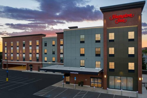 Hampton Inn Boston Logan Airport Chelsea, Забронировать Отель Челси Boston Metropolitan Area, рядом с Memorial Stadium