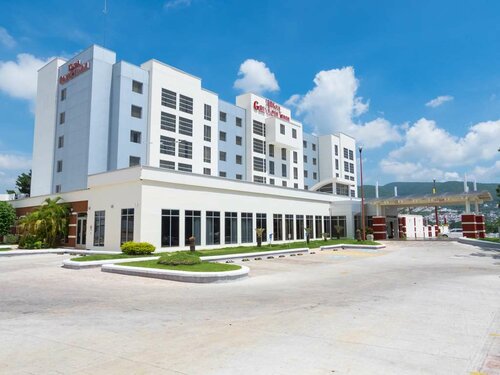 Hilton Garden Inn Tuxtla Gutierrez, Rezerwuj Hotel Hotele w Chiapas z Basenem, Basen