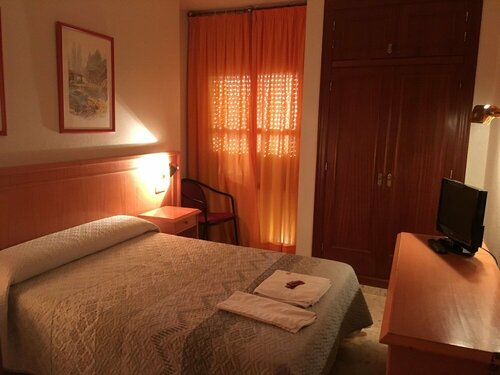 Hostal Carlos III, Забронировать Хостел Эль-Эхидо Almeria Province