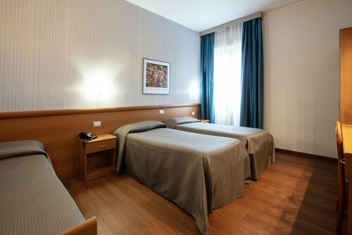 Hotel Esperia, Забронировать Отель Ро Ломбардия