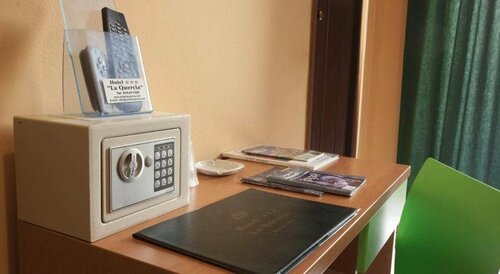 Hotel La Quercia, Book Hotel Hoteller i Mozzo med parkering, Parkering