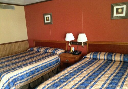 VIllage Inn Motel - Berrien Springs, Book Motel Berrien Springs Michigan