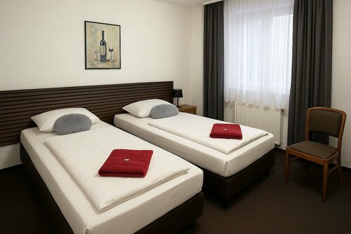 Hotel Nassauer Hof Frankfurt, Забронировать Отель Отели Zeilsheim с парковкой, Парковка