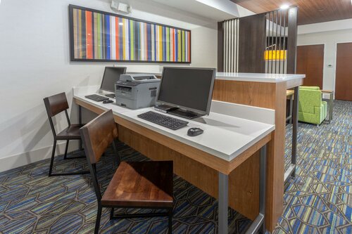 Holiday Inn Express & Suites Milwaukee NW - Park Place, an IHG Hotel, Reserva ahora Hotel Milwaukee Wisconsin