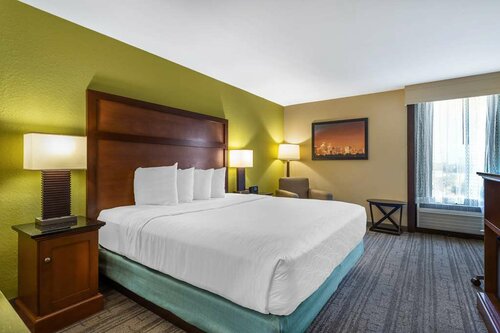 Best Western Plus Houston Energy Corridor, Забронировать Отель Отели Энерджи Коридора с бассейном, Бассейн