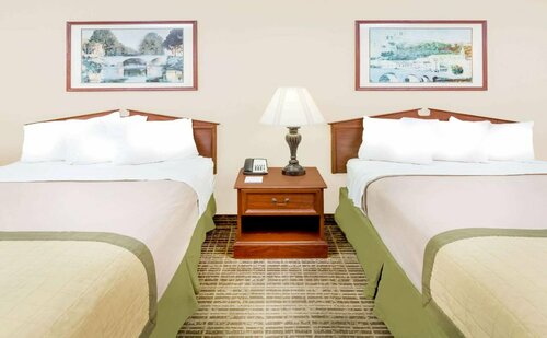 Baymont Inn & Suites by Wyndham Grenada, Buchen Sie Hotel Grenada Mississippi