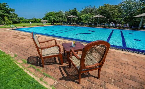 Camellia Resort and Spa, Забронировать Курортный отель Отели Сигирия с бассейном, Бассейн