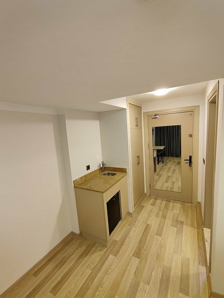 Maproom Boutique Hotel