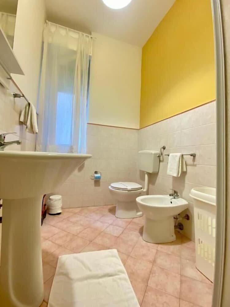 Castelnuovo Rooms & Breakfast