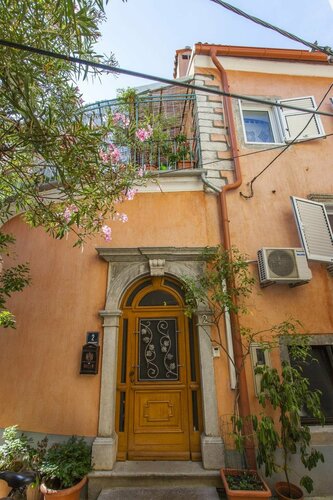 Guest House Floreus Cres, Prenota Affittacamere Cres 