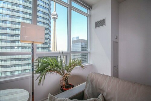 Sky View Suites - Maple Leaf Square, Prenota Hotel Hotel a Ontario con piscina, Piscina