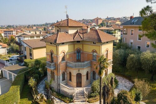 Villa Larissa, Забронировать Вилла Коттеджи Дезенцано-дель-Гарды, рядом с Desenzano Castle, Коттедж