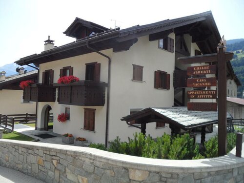 Chalet Alberti, Book Chalet Bormio Hotels with a Parking, Parking