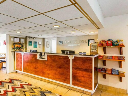 Quality Inn Coliseum, Забронировать Отель Северный Чарльстон Чарльстон
