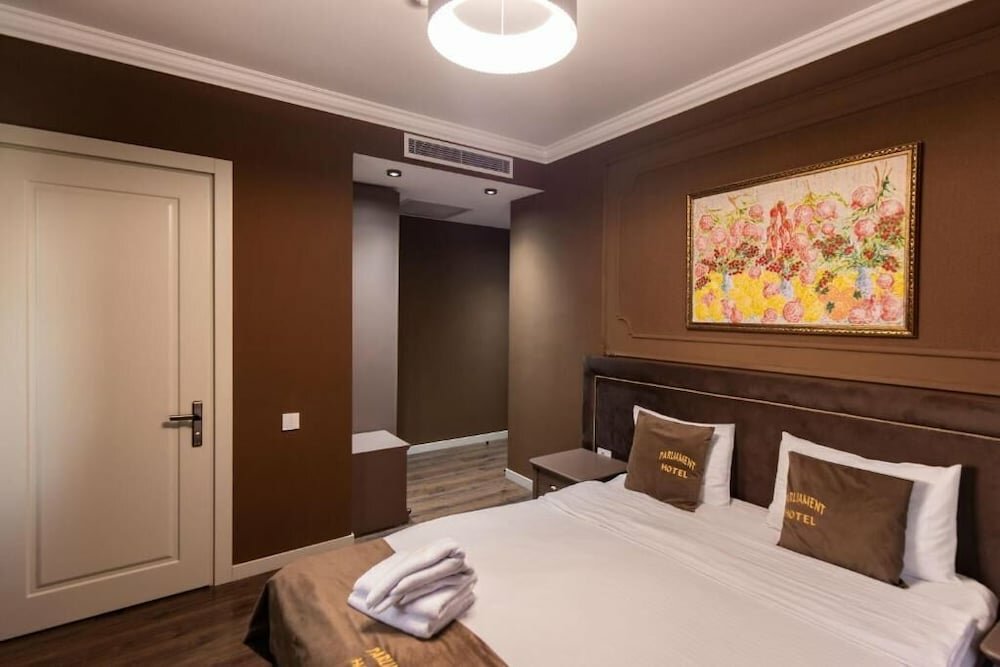Parliament Hotel & Restaurant