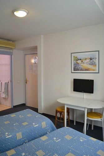 Modern Hôtel, Забронировать Отель Антиб Приморские Альпы, рядом с Plage de Ponteil