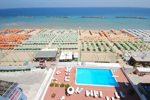 Hotel Embassy Pesaro, Rezerwuj Hotel Hotele w Romagna z parkingiem, Parking
