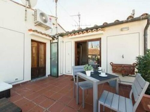 Attic Up On Florence, Забронировать Отель Санта-Мария-Новелла Флоренция, рядом с Рынок Святого Лоренцо
