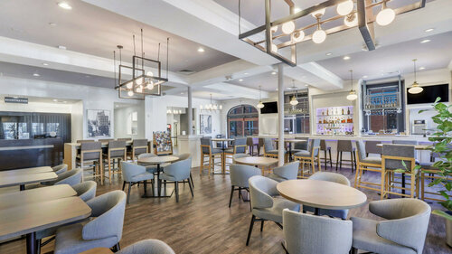 Staybridge Suites Savannah Historic District by IHG, Забронировать Отель Саванна Джорджия