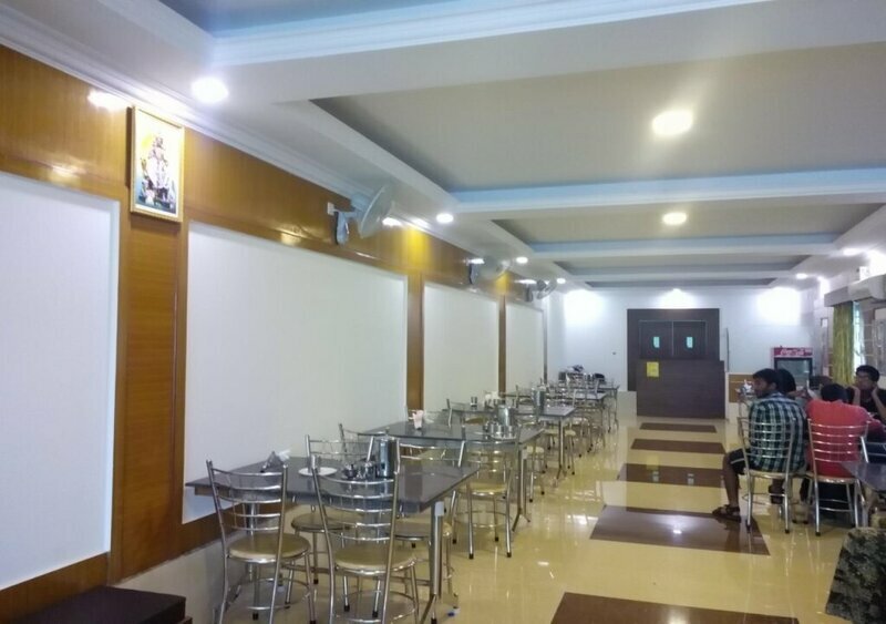FabHotel Yagna Residency