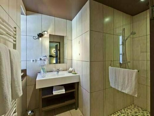 Hotel-restaurant Les Caudalies, Prenota Hotel Arbois Giura