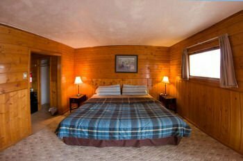 Holiday Motel, Забронировать Мотель Вест-Йеллоустон Национальный парк Йеллоустоун, западный вход