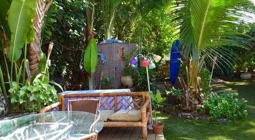 Tiki Beach Hostel, Забронировать Отель Лахайна West Maui, рядом с Dickenson Square Shopping Center