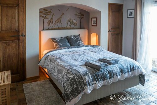 B&B LEstuve provencale, Book Bed and Breakfast Hoteller i Rhône-Alps med parkering, Parkering