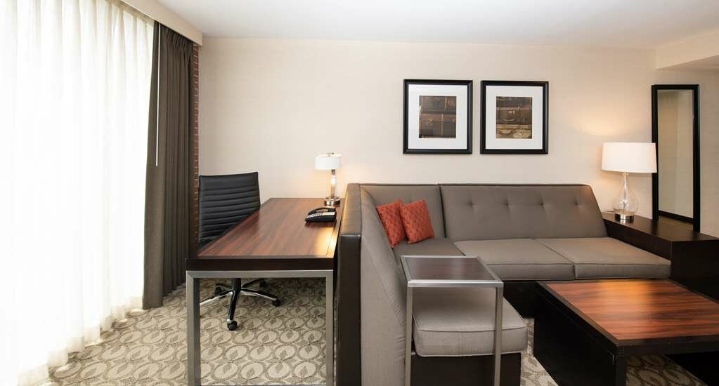 DoubleTree by Hilton Hotel & Suites Charleston Airport