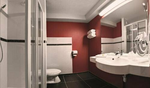 Ace Hôtel Salon de Provence, Забронировать Отель Отели Салон-де-Прованса 3 звезды, рядом с Мыловаренный завод-музей Marius Fabre, 3*