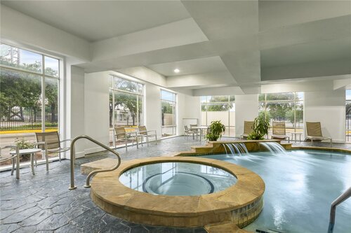 Holiday Inn Express Hotel & Su, Забронировать Отель Хьюстон Texas Gulf Coast, рядом с Публичная библиотека Хьюстона